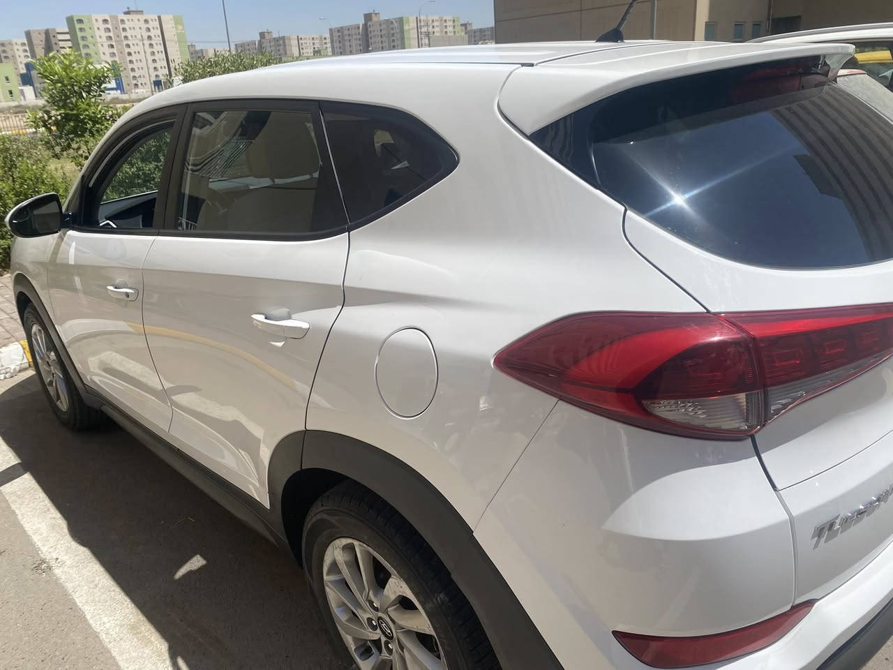 السلام عليكم 
توسان 2018 وارد امريكي ما مبدل بيه اي شي 
صوره الحادث مأشر بالاحمر 
نص فول مكينه جي دي أي 
مكاني بغداد السيارة بأسمي 
رقم انكليزي 
هزة جديدة 
***********
السعر ١٧٣
