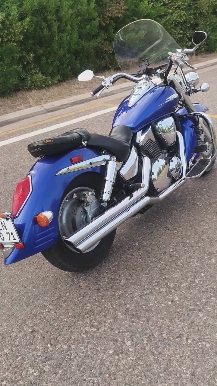 هوندا vtx1300
موديل 2006
دراجة كلين بدون حادث بدون صبغ 
دراجة نضيف مكفول تاير لل تاير 
محرك كبس
بي درع
بي جامة امامية بلادي
صالنسا Vance Hines 
بي بلاجكتور اصلي 
صفاحي نيكل
مكان دراجة اربيل 
سعر 38 ورقه بي مجال بسيط 
*********** واتساب موجود
