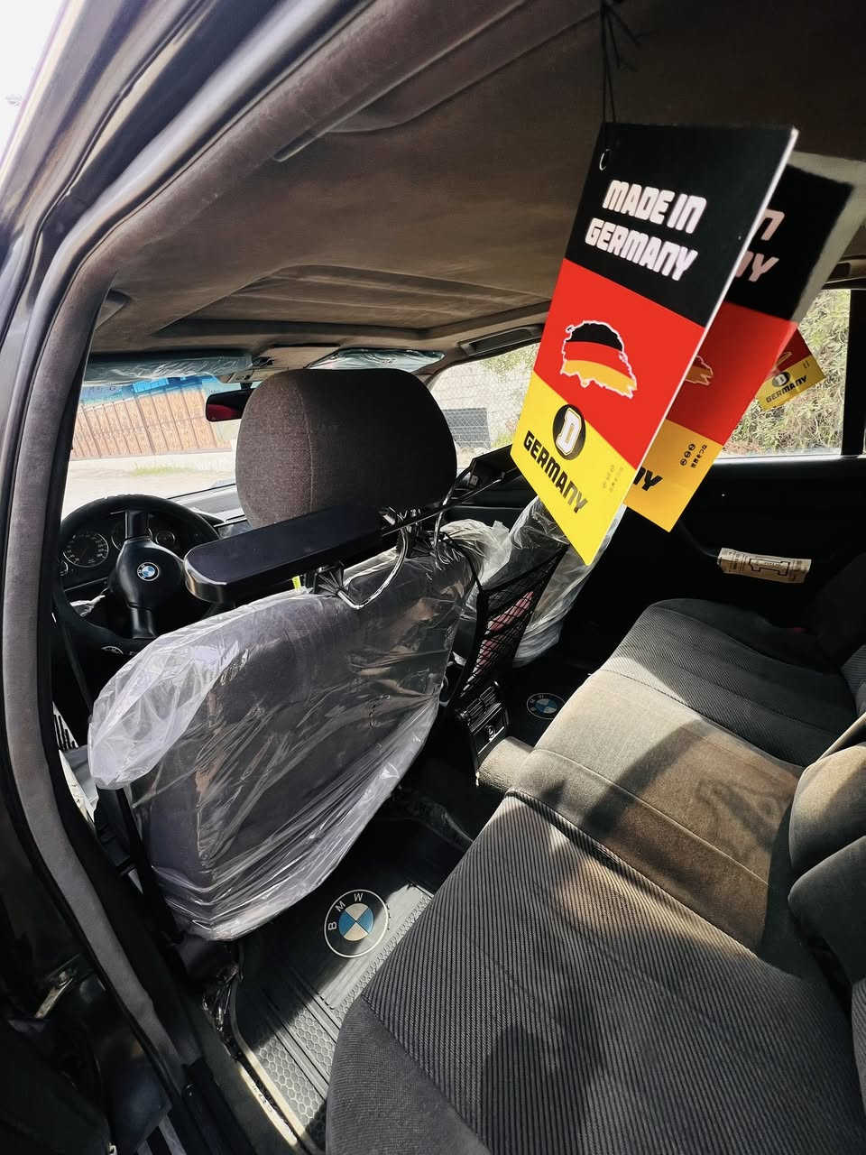 BMW    /525مسكر فانوص البيع موديل 1991 سياره بلاديه الي يدور نضيف  سياره جاهزه عله آخر حبايه منضومه زنون لكزز ويل خليه تايرات اندنوسي مكينه خير من الله صدر امامي خلفي 100/100 سياره عليها ادامه كامله  100/100  السعر بدون تفاوض 77$ هاتف ***********
