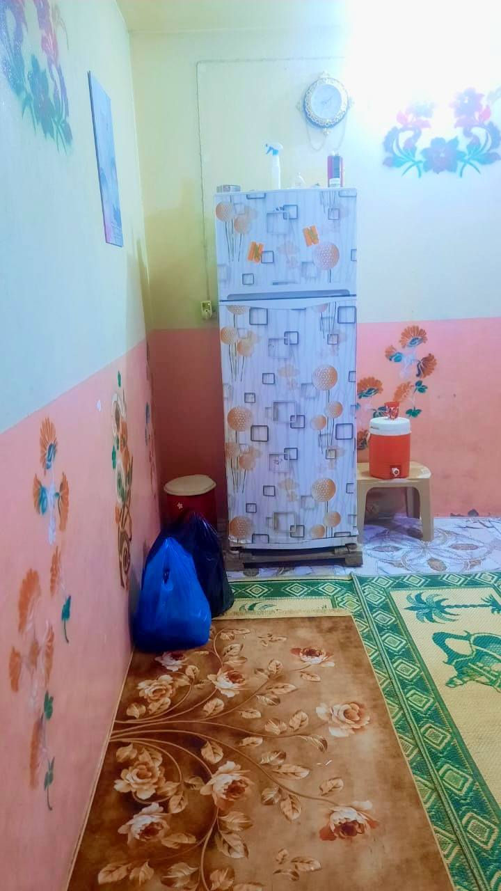 يا الله بيت للبيع77مترطابو صرف مشترك
طابقين 
غرفة نوم وصالة واستقبال  وصحيات وممر 7 متر
الطابق الثاني.. 
غرفة وبيتونة وسطح+سطح ثاني فوق الغرفة والبيتونة
ارتفاع البيت 8 ونص وعالي  عن الشارع
متوفر كافة الخدمات تبليط انارة مدارس محلات
العنوان👈ديوانية حي الصدر الرابع قرب مدرسة العراق 
السعر 72000000مليون  وبي مجال للشراي
للتواصل ***********  واتساب
