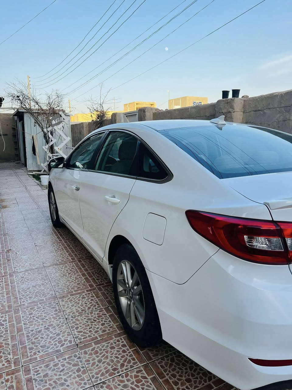 السلام عليكم
سوناتا 2017 
حادثها تبديل باب سايق وجاملغ 
سياره جديده وكل نقص مابيها
ماشية 72 ألف
تخم تاير جديد حدادية جديده
دواخل نظيفه كلش
سعر 125 مكانها الديوانية البدير
***********
