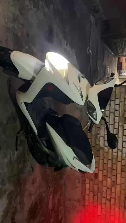 للبيع دراجه سكنس ليد مقفوله كفاله عامه برغي ما مفتوح بيها مكان بغداد مدينه الصدرم السعر 1400 الرقم***********
