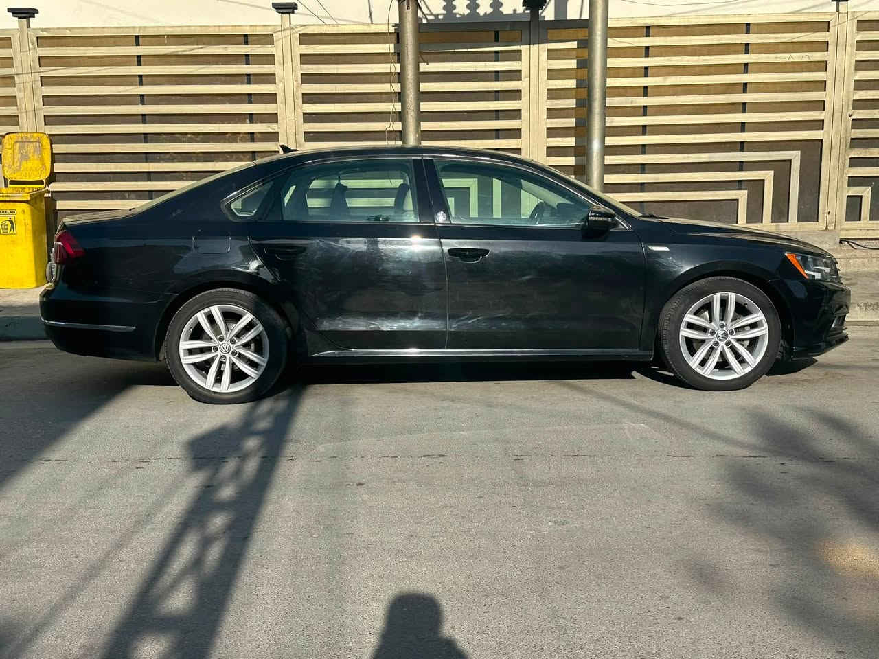 Vw _ PASSAT _ SE _ 2019
فولكس واكن باسات 2019 
رقم بغداد باسمي
فوووول فول مواصفات
لون اسود 
السعر :  140 ومجال
محرك 2000 توربو
ماشيه 122 الف كيلو
مواصفات .. سقف سلايد .. بصمة تشغيل .. بصمة ابواب .. صندوك ذكي .. داخل بيج .. كشنات جلد .. كشنات هيتر .. كشنات كهرباء .. شاشة جبيره .. كاميرا .. رادار امامي .. رادار جانبي .. رادار خلفي .. مري كهرباء .. فول تحكمات سترين .. كروز سرعه .. ويل كروم بلاد .. كشافات اماميه .. تبريد قطعتين  

مكان السياره بغداد 

***********
