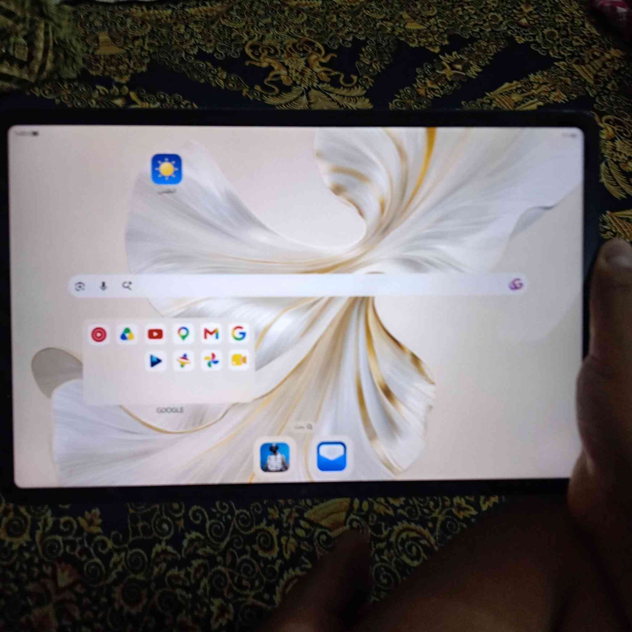 السلام عليكم للبيع HONOR Pad 9 مستخدم قليل النظافة 98 البطارية 100 اخذته ب700 اريدة ب600 قفل اللي يريدة يتصل على هذا الرقم *********** يدعم ببجي 60 فريم
