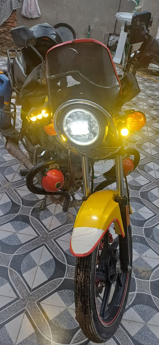 دايون هوشا 23 رقم نجف انكليزي  سنويه 2030 محرك ١٥٠ دراجه فول كهربائيات نكره سلف نقصها بس صفاحيات 
*********** موجود واتساب 
1650000 وبيه مجال
