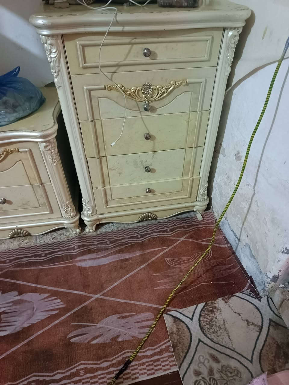 للبيع سعرها 300 وبيها مجال زائد دوشك سعر الدوشه ب 150 مجال  مكان كربلاء ***********
