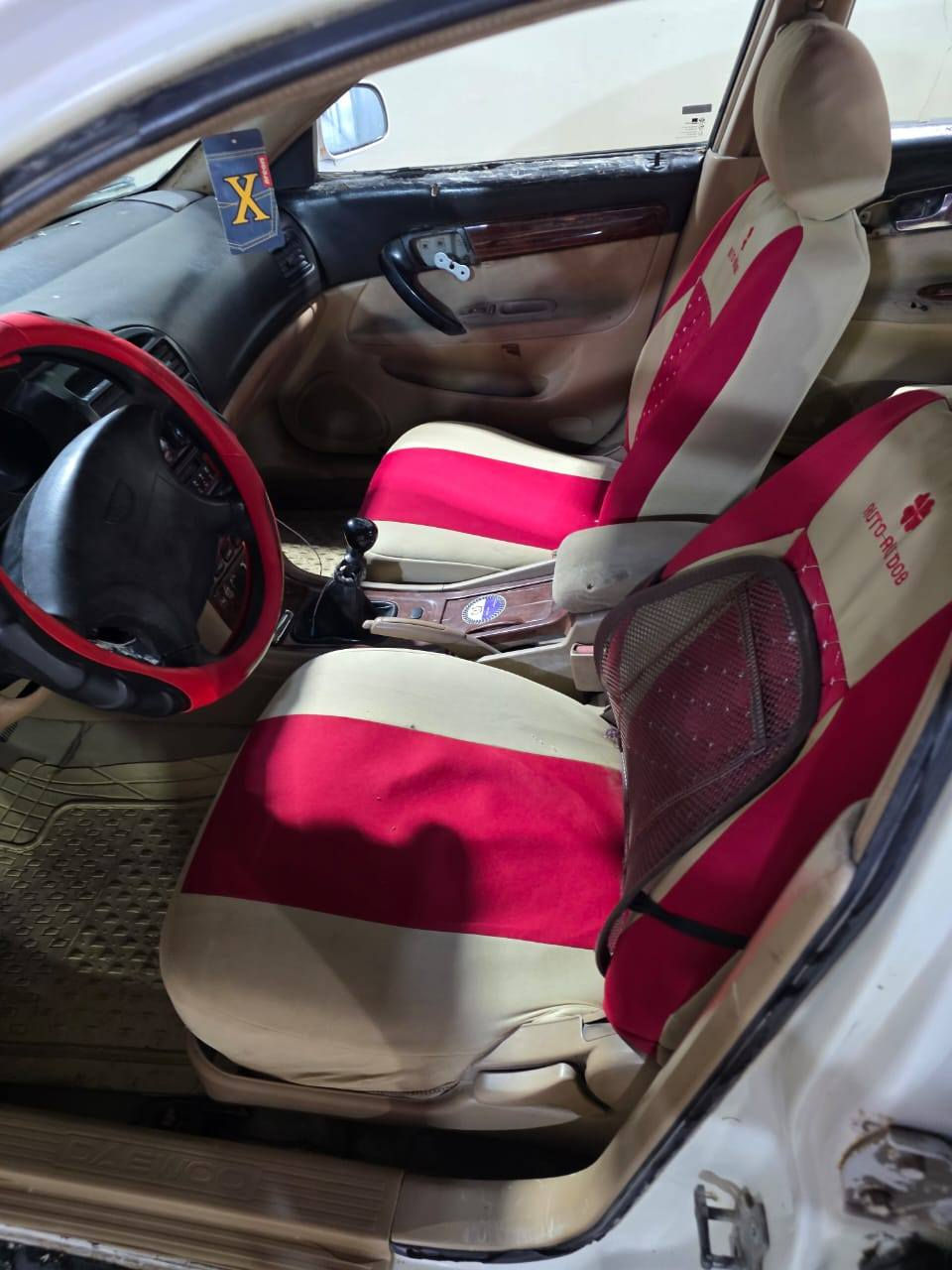 السلام عليكم.  دايو ماكنوس موديل 2000 
رقم بابل. انكليزي. سنوية 2030 حتى الهزة مساقطة 
كهرباء وظفيرة وقاعدة فيوزات منفوضة نفض من الدعامية للدعامية . 
لايت زنون.  شمعة زنون.  اشاير شغال. ستاب لايت. 
جام كهرباء 4 بيبان شغال. 
الداخل 3 الوان. صاجي. اسود. بيجي. 
دوشمة جديدة. كاعيات. تنتة جنطة. 
مكفولة من الكص أو شاصي 
التبريد شغال اخوان عوزة ربط واتوماتيك مال كمبريسر. 
تفتح الفان اذا مو اقوى من الاكسنت اخسرلك 
ويل 5. مال هايلوكس بيها. 
طبعاً صبغ عام السيارة كانت صفرة.  وصبغ جمالية. 
بيها باب نضربت عندي وبدلتة. وحتى الباب القديمة موجودة. 
اخوان السيارة نفض منفوضة. 
سيارة جاهزة وحلوة. 
السعر. 37 وبيها مجال 
للتواصل. واتساب. او اتصال.  ***********
