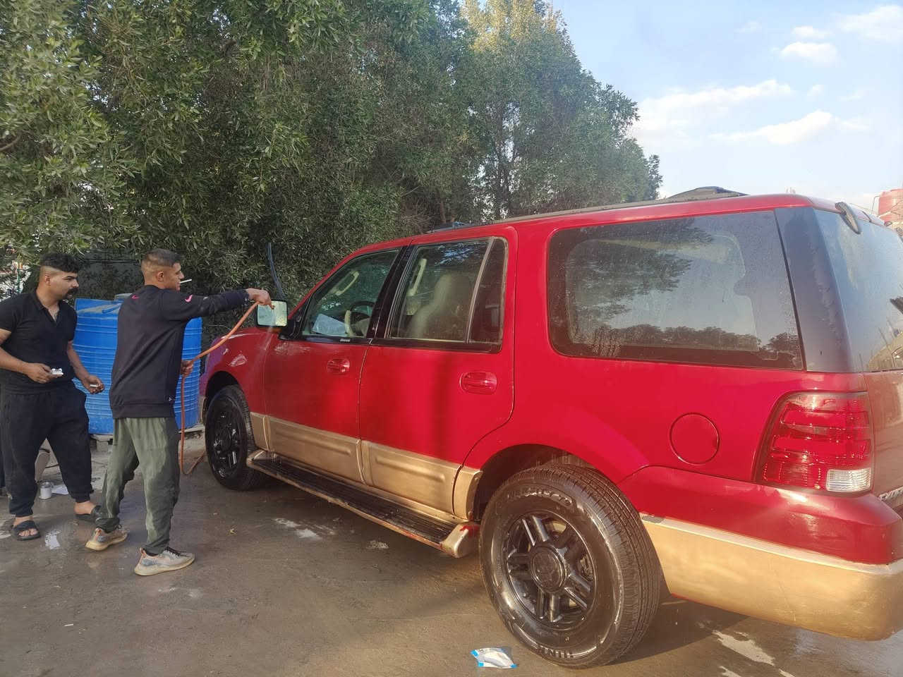 السلام عليكم فورد اكسبديشن 2005 للبيع سياره جاهزه نقصهه بس تبريد كمبريسر جديد رقم  عنوان بابل السعر 65 بيع مستعجل ***********
