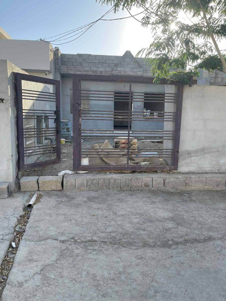 هيكل للبيع مساحه ١٨٠
كهرباء مجاري بواري كامل 

🔴غرفه
🔴صاله
🔴مطبخ
🔴صحيات
🔴غرفه نوم ٢
🔴تكد موبةريده 

عنوان / اوباره _ حي عسكري 
السعر  مناسب اتصل
***********
