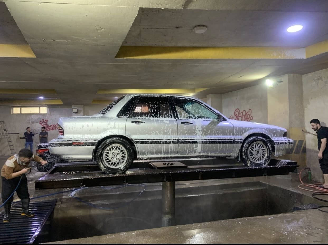 بەناوی خوا
فرۆشتن 

مسیوبۆشی گلاند ڕەنگی سلفەر 

مۆدێل ١٩٩٠

مەکینەو گێڕ سۆناتای لەسەرە لۆکە بەشەرتی فیتەر کابلێتەرە ماشا اللە بەنزین هەر ناخوات 

کارەبایاتی هەموی  مەزبوتە  لایتو  بەگلایتو گێجو  گەرمیو فلچەو  هەموی مەزبوتە  

تەجیلو  مکەبەرەی شاز 

چوار تایەی لۆکم بۆ بەستوە   سەدرو هەموی تازەیە مەسروفی تیا نیە  سولفو دینەمۆو  پاتری لۆکم بۆ بەستوە   کابلێتەری ئەوروپی دەرەجەیەکم بۆ بەستوە دەگەو سلف ئیشەکات دەعامی بۆ دەعامی هیچی پێوە نیە تەنانەت قرچیشی نیە  

سەنەوی ئەسلی خۆی لە گەڵە بەشەرتی حاسیبەو  ئەوەلیات مەزبوت   

٢٤ گڵاو تۆزێک مەعمەلە 

موشتەریت تەلەفونکە لە خزمەتتام 

شوێن کەلار 

***********
