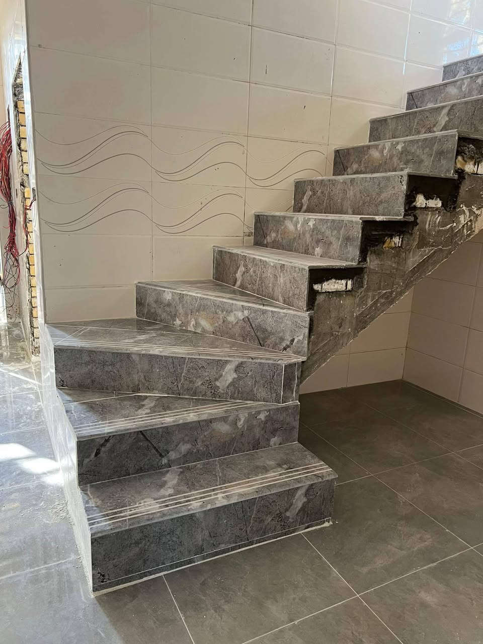 السلام عليكم خلفه سيراميك
اشتغل
1_جدران
2_الارضيه
3_درج
4_لزاره
5_الواح
شغل درجة ولى استلام مهندس
***********
