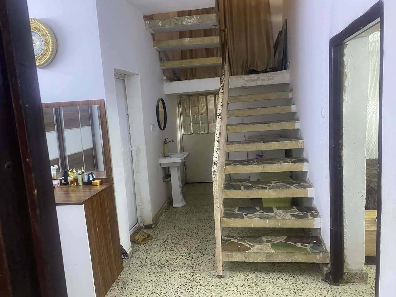 دار لبيع
بغداد محمودية 
حي الموظفين
***********
***********
