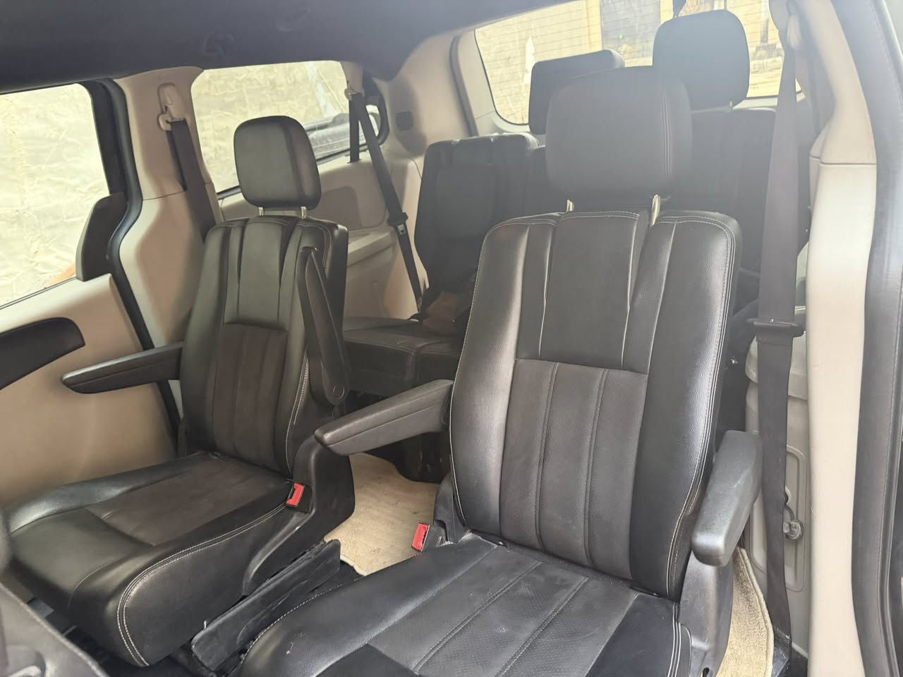 سلام عليكم كرفان 2019 اسود ميتاليك مكفولة ضربة وتبديل بيهة صفحة العبري صبغ بدون معجون بدون ضربة رشة جمالية ب امريكا السيارة تقريرهة غرق بس مغركانة داخلة تعمل وتسير وكفلهة من الغرق كشنات جلد شاشة ابواب كهرباء ٦ جامات كهرباء تنزل وتصعد  سيارة جاهزة منضومة بانزين حدادة تخم تاير كير جديد  راديترات الغاز والماي جديد صيانة كاملة السعر ١٧٠ ورقة بيهة مجال السيارة بصرة انكليزي بسمي 

***********
