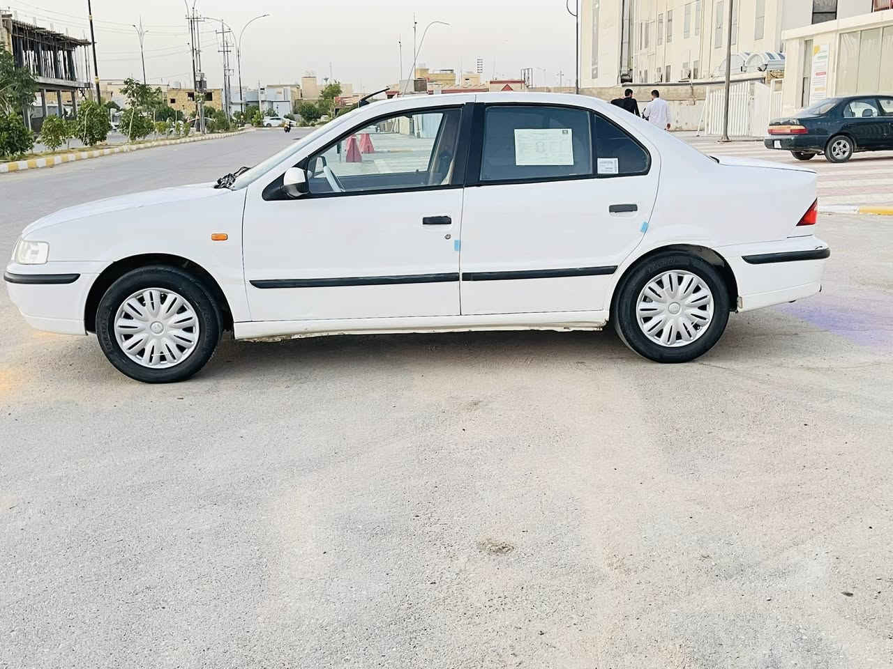 السلام عليكم 
سمند ٢٠١٣ كرستال مكفوله من ضربه وتبديل وصبغ عدا دوس 
مكينه وكير فرنسي مكفولات عشرط 
جاهزه حداديه وتبريد ثلج شرط كهربائيات عام شغاله 
حماوه ربع ثابته غرفته جديده جام اربعتهن يصعد وينزل 
سياره جاهزه من كلشي تراي وين مايعجبك 
سعر ٤٥ 
مكان سياره بناصريه أسكان الصناعي 
***********
