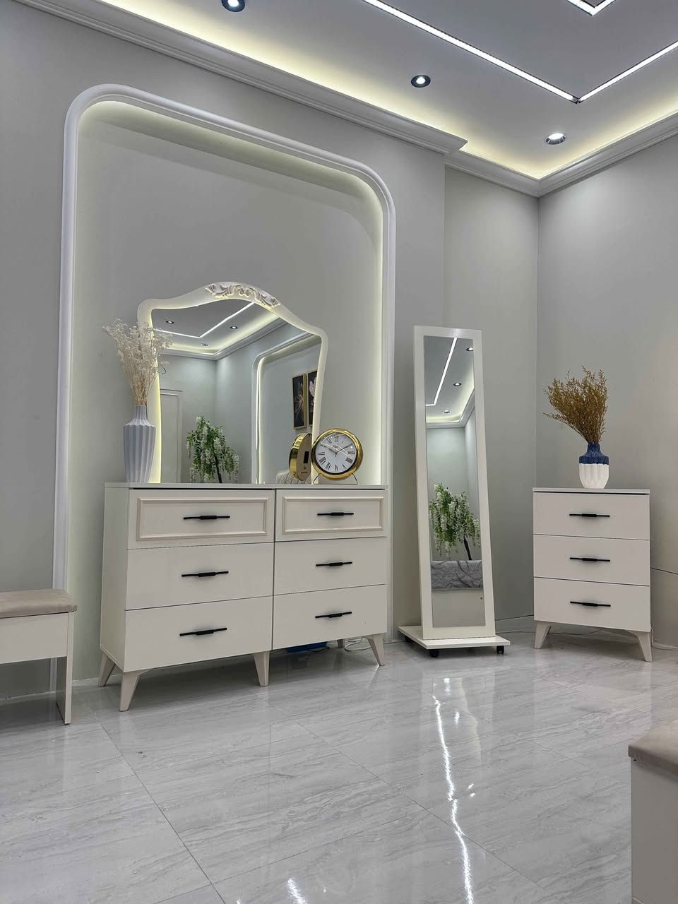 * موديل ڤيتا*
*متكون من 10 قطع*
*ظهر بلوك*
*برغي وجوي حديد*
*اناره بالكومديات*
*اناره بالسرير*
*اناره بالميز تواليت*
*قياس الكنتور 330سم*
*دبل مجر بالكومدي*
*ميز تواليت مختلف 6مجرات*
*كنتور8 باب +٤مجرات*
*سرير مخزن+شازلون مخزن*
السعر 1450.000 بغداد, العراق


**إذا كنت صاحب هذا الإعلان وتريد حذفه لأي سبب، رجاءا أرسل رسالة إلى الدعم الفني**