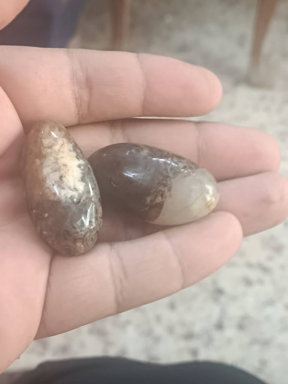 خرزتين نثيه وفحل   قديمات
حجر طبيعي  
السعر 75 الف وما ابيع  شغل وما شغل هوه كل حجر بي سر وشكرا 
***********
