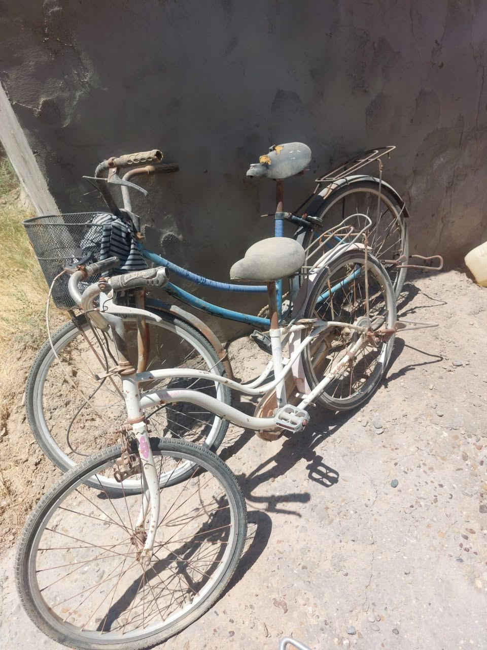 بايسكلات اثنين للبيع واحد 26 حجمه والثاني 24 السعر 60 وبيهن مجال


**إذا كنت صاحب هذا الإعلان وتريد حذفه لأي سبب، رجاءا أرسل رسالة إلى الدعم الفني**