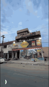 🟩 رقم الإعلان: 3520

🔴 عقار عمارة تجارية طابقين ونصف

🔸 المساحة: 200م
 

🔸 الواجهة: 10م

🔸 المواصفات:
عقار تجارية عمارة يتكون من طابقين ، طابق ارضي محلات وطابق اول قاعة سنة البناء 2021 موجر حاليا بوارد شهري

🔸 الموقع: اسرى ومفقودين _ بعد جامع العدل

📞 للتواصل والاستفسار:
***********
***********
***********
