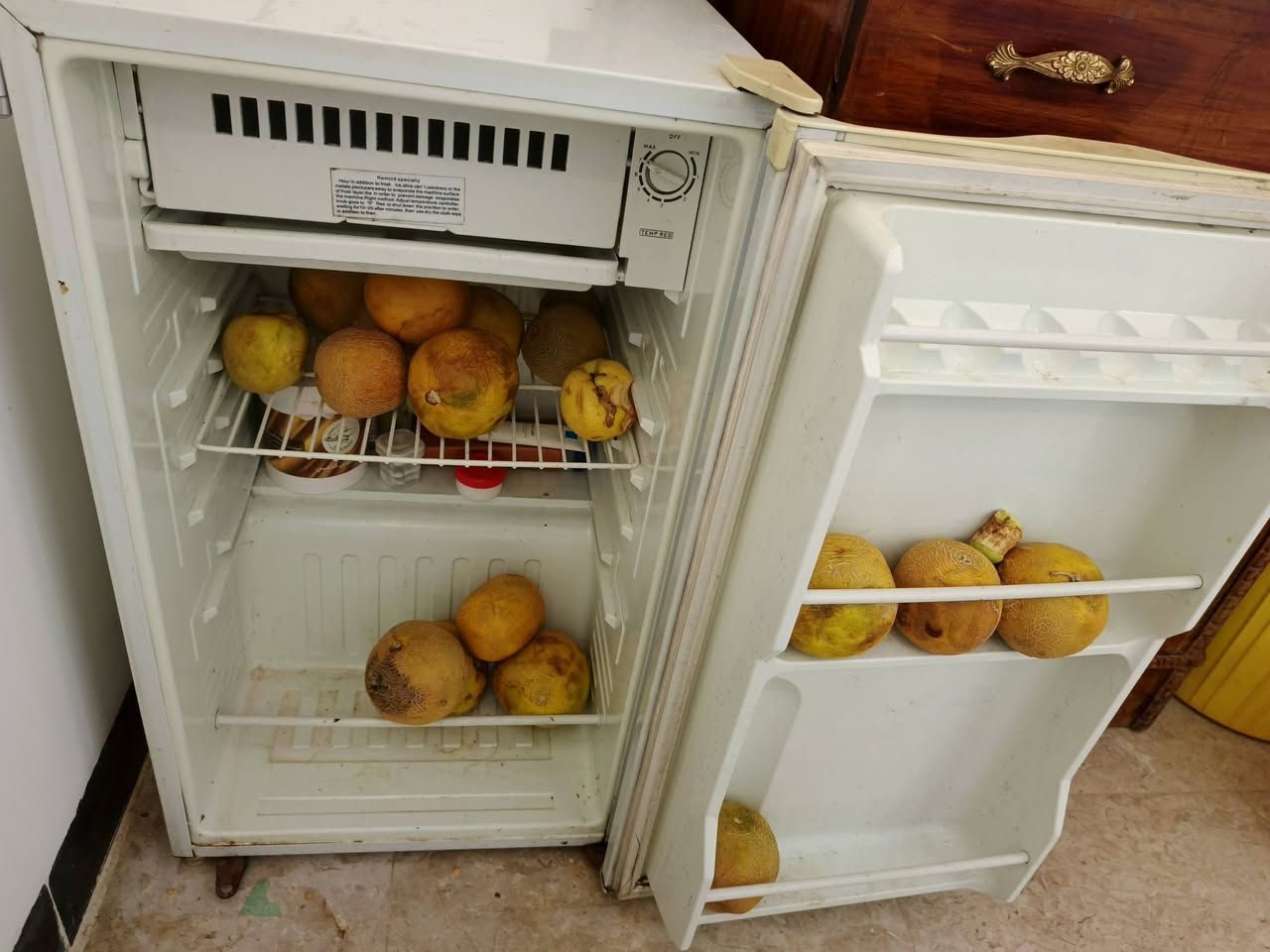 ثلاجة ناشينال اصلية صغيرة نضيفة مكفولة من تصليح والعطل وتجميدها يخبل بطل الماء ربع ساعه يجرش رايدها ب50 مكاني بغداد الصابيات قريب شعلة ***********
