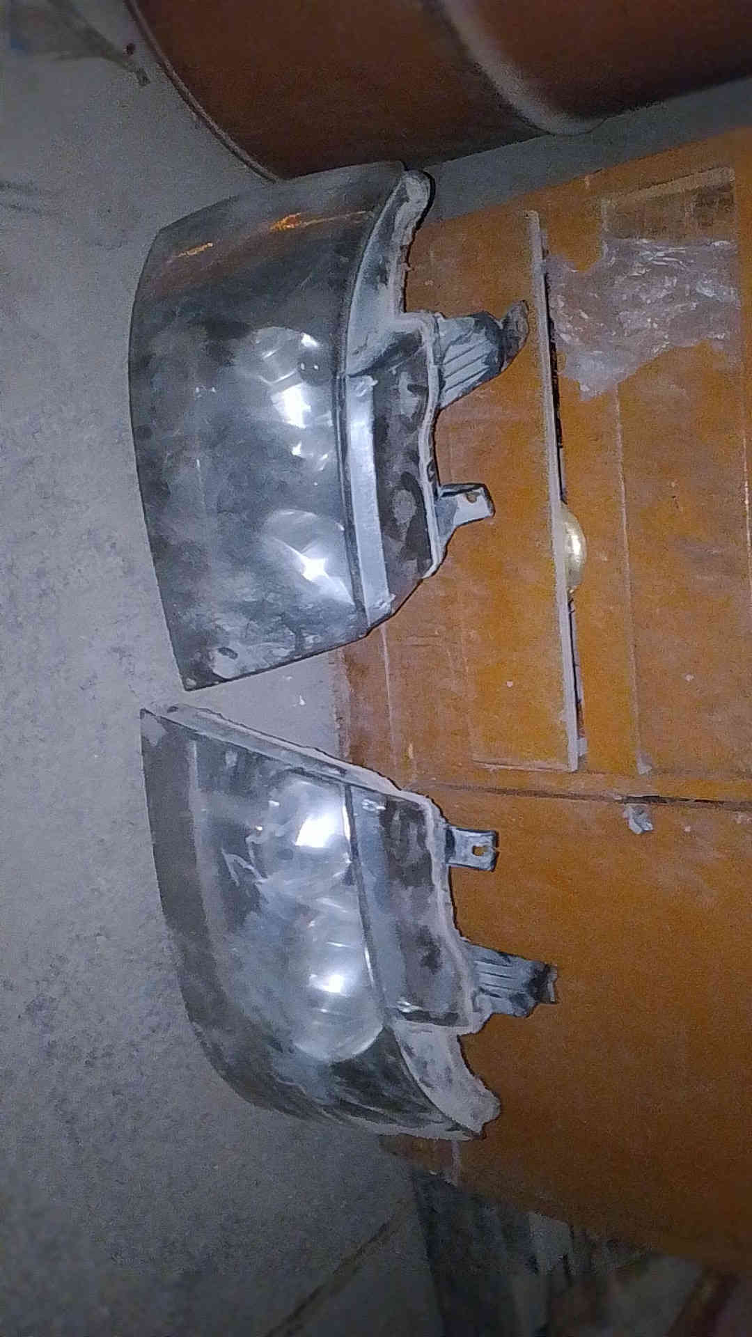 سلام عليكم دبلات اماميه مالت تاهو س125بيهن مجال
زوج بك لايت جها اليمنه بيهن فطور س 50وبيهن مجال
زوج لايتات اماميه س65بيهن مجال 
المكان بصره زبير 
***********
