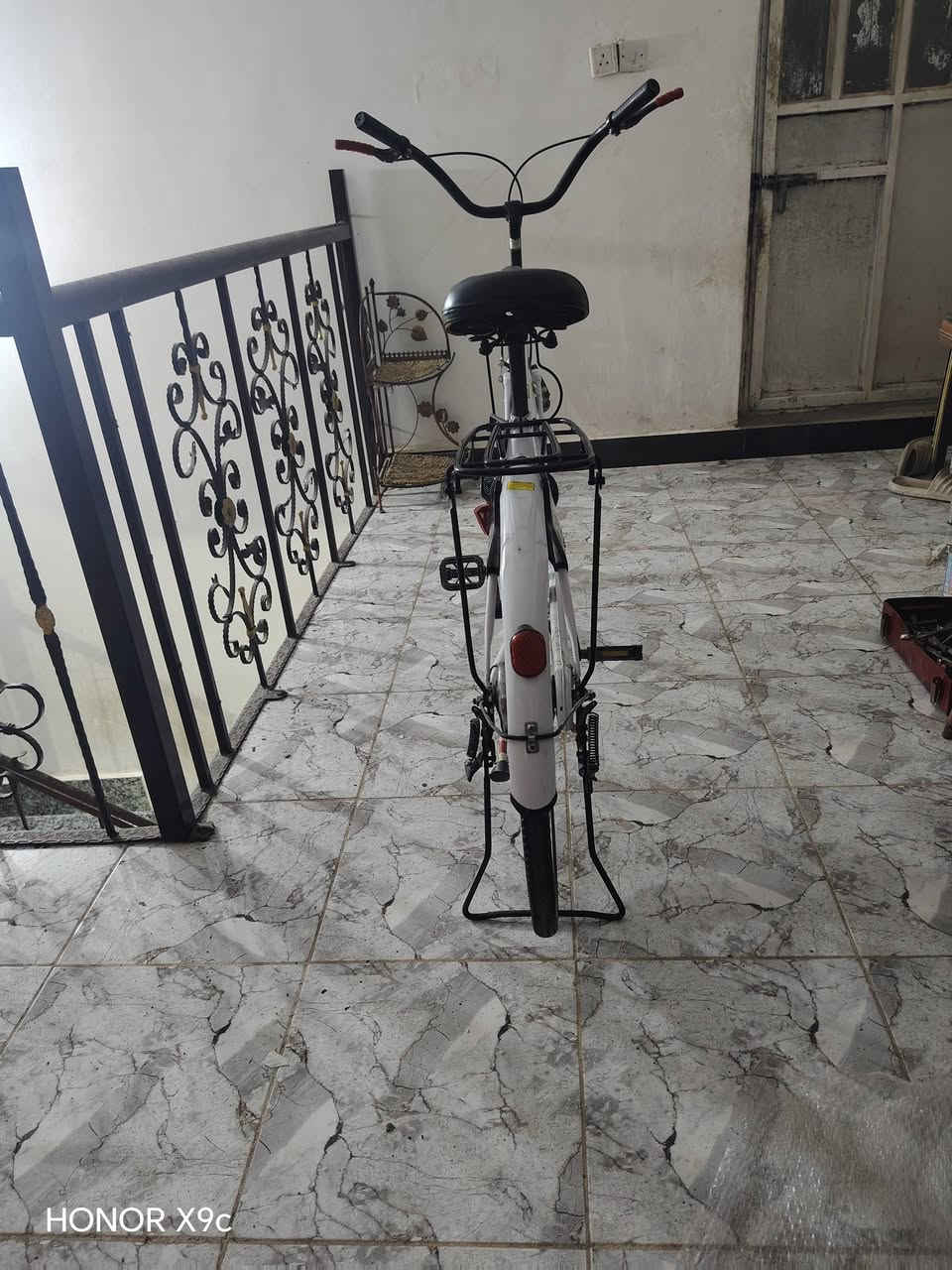 بايسكل للبيع بناتي جديد كفاله عامه والسعر خاص ***********
