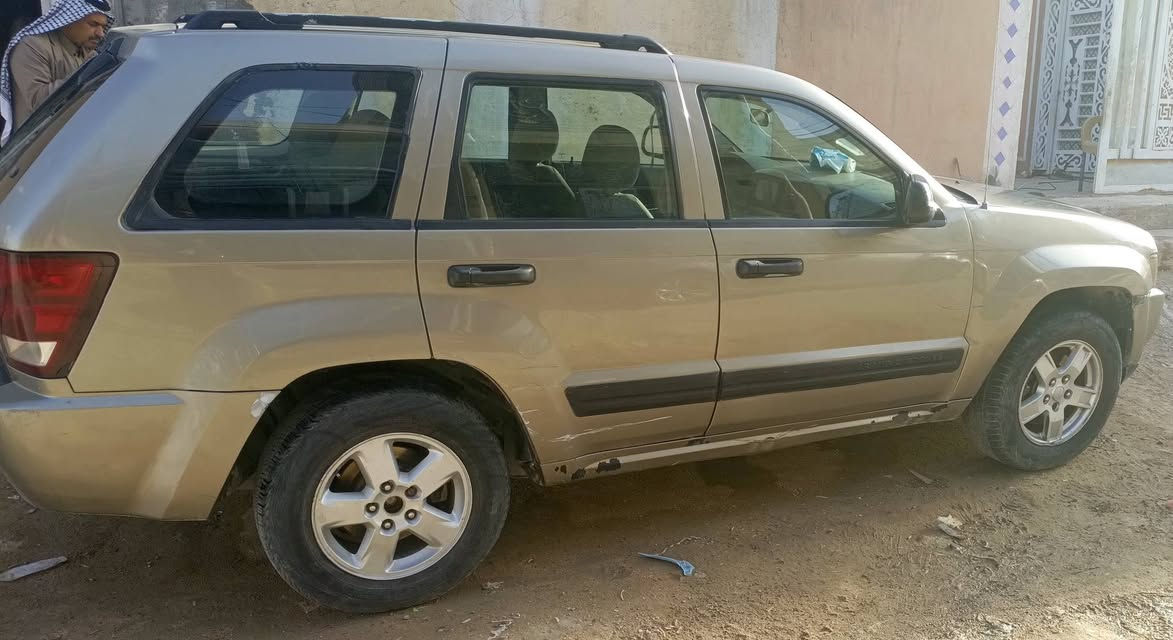 السلام عليكم جيب شيروكي موديل ٢٠٠٥ رقم بغداد سياره ٥ راكب مكينه ٦ مصبوغه صبغ  عام جماليه مكفوله من الضربه بس مكينه بيه خيط بخار  مكانه نجف سعره ٧٠ وبيه مجال ستفسار ***********
