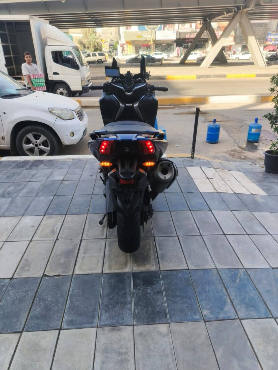 السلام عليكم
للبيع فقط. TMAX DX 2019
الدراجه مال حاويه قبل ٩ أشهر مشتريها
شدلها تخم تاير ابو الجدحه 400$
مكان الدراجه ساحة بيروت
***********

