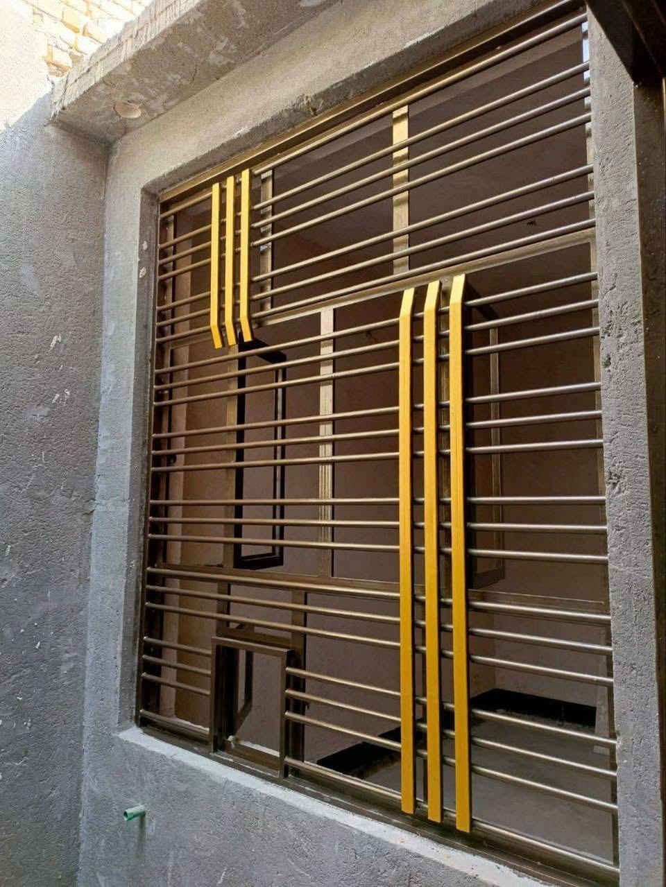 تنضيف شبابيك + صبغ  وبثلاث مراحل شغل درجه اولى للاستفسار الاتصال ع رقم ***********
