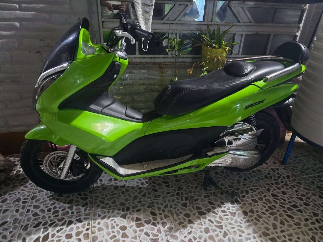 سلام عليكم
pcx /جيل اول jf  /150c
دراجة خير من الله كفالة تجي تفصح يلا تشتري 
حساس ازدحام 
حساس ستاند 
 لون مميز 
يدات بريك رياضي  تخم تاير جديد دهن امزويل 
سعرهة 1500و بيهة مجال شراي اتصل  مو شراي لا دوخني رحمه ع والديك 
*********** /مكاني ديالى بعقوبه باب درب
