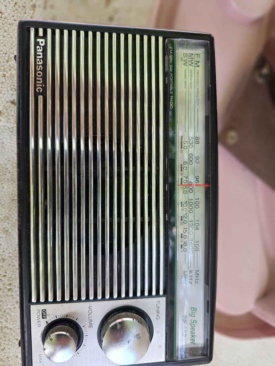 سلام عليكم للبيع راديو باناسونيك نظيف جدا يشتغل على بطاريتين حجم كبير 3 موجات سحب و صوت قوى جدا
اصلى صناعة اندنوسيا 
توصيل متوفر


**إذا كنت صاحب هذا الإعلان وتريد حذفه لأي سبب، رجاءا أرسل رسالة إلى الدعم الفني**