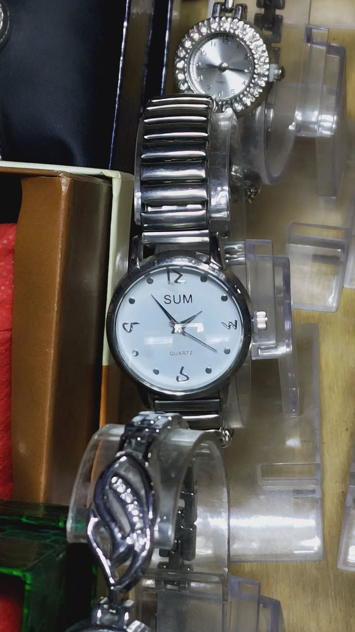 التسوق في بابل ❤️❤️🥀

مجموعه من الساعات انواع ممتازه واسعار مناسبة 
توصيل داخل الحله ***********
