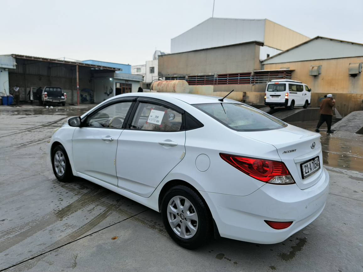 تەواوی زانیاری بەوردی بخوێنەوە لەخوارەوە نوسیومە ئەگەر زۆرموشتەری بووی تێل بکە له خزمەتا
سعری 97وەرەقە معالەیەکی کەم

هۆندای اکسێنت 2017خەلیجی سفری کوردستات مەکینە 16مه ڕغوب دۆچ

( سێ پارچەبۆیاخە،    سەقفی کەمێ وردە چاڵی بچوکی هەیە شایەنی باس  نیە )
ناوزەرد دبل گێڕئۆتۆماتیک عادی گێڕی مەڕغوب  abs چوار جام کارەبا ئاوێنە کارەبا  سیستەمی eco بۆ کەم سەرف کردنی بەنزین  سوکان ڤۆلیوم  زۆر مواسفاتی تر ...سەنەوی تازە تا 2031به ناوی خۆمانە   
ژم ***********     *********** دخان, السليمانية
