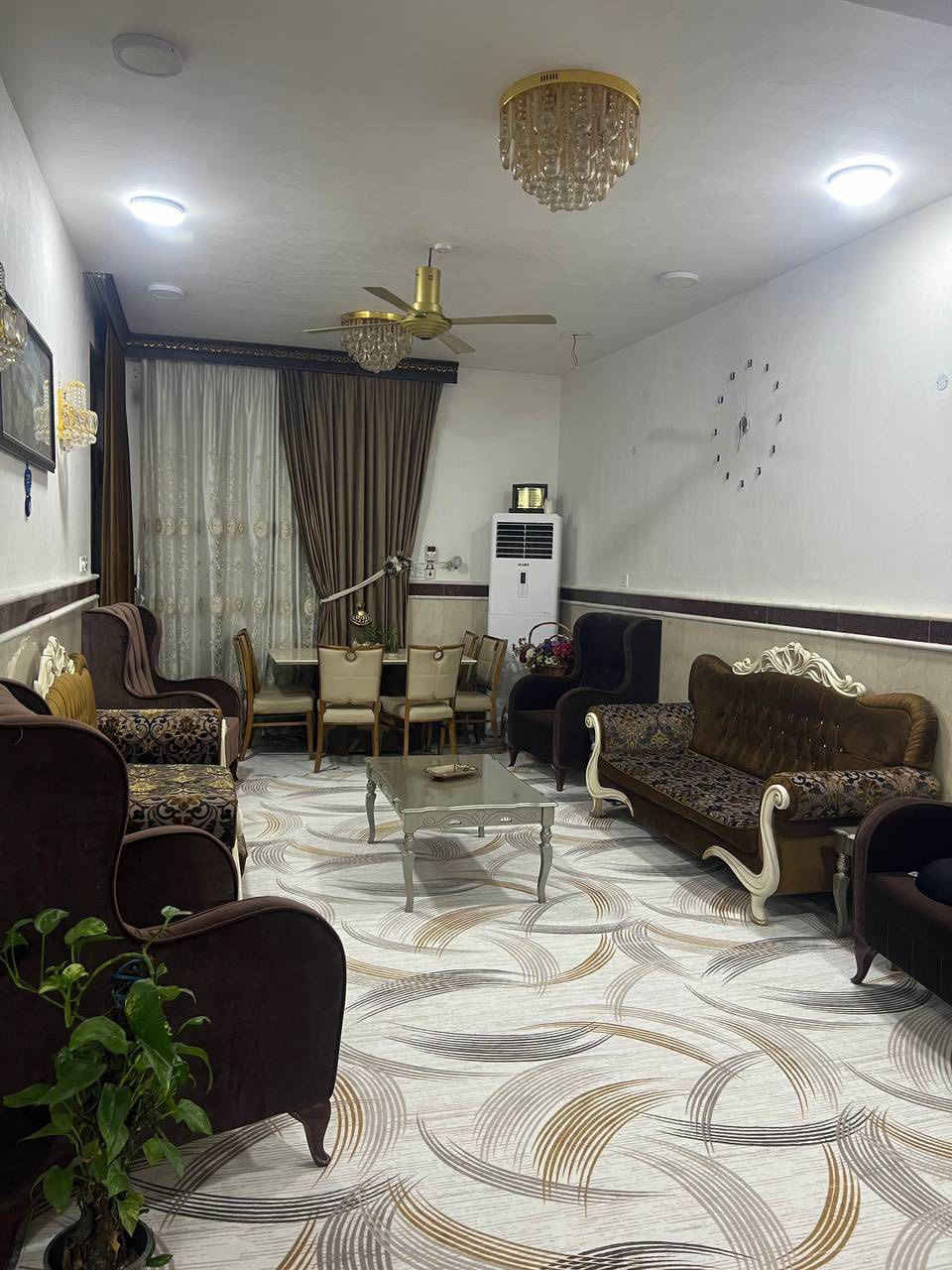 ⭕️دار للبيع في حي الصحة خلف المسبح الاولمبي قريب جداً من شارع العام 

⭕️المساحة ١٥٠م طابو زراعي الواجهة ٩م 

⭕️بناء حديث 

⭕️الطابق الارضي يحتوي على صالة وهول ومطبخ وغرفة نوم ومجمع صحيات 

⭕️الطابق الثاني يحتوي على غرفتين نوم ومجمع صحيات 

⭕️السعر (٢٢٥) مليون قابل للتفاوض 
 

*نستقبل جميع عروضكم السكنية 🏠 والتجارية 🏡 بكافة مناطق الحلة 
……………………………..
للمزيد من المعلومات

مراجعة مكتب بابل الكائن في شارع ٦٠ مجاور مطعم كنتاكي هاوس او الاتصال ☎️ 

***********ابو احمدالاسدي  
***********احمد الاسدي
***********امير الاسدي
