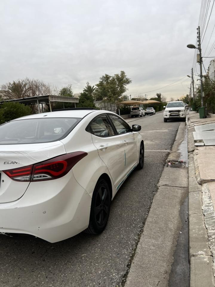 بەناوی خوای گەورەو میهرەبان 🤍🤍
ئیلانترا elantra 2013  شکل 2016
ئیلانترای ٢٠١٣ خەلیجی ١٠ پارچە رەش لەسەر ساخە 
گێرو مەکینەی بە شەرتە برخی با نەدرایە
مەکینەی دۆچی ١٦ خەلیجی مەرخوب 
لە سەنیەک بەنزین کەمتر دەخوا
مواسەفاتی :
شاشە
کامیرە 
ویلکەپ
لایت زینۆن 
بەگ لایت کامل گۆرایە ٣٠٠ دۆلاری ليدرایە  
٣ سویج 
کامل گاعیە کرایە 
شکلی گۆردرایە لۆ ٢٠١٦
تەبرید لەسەر سویج 
بەنزینی ئۆکتان ٩١ دەروا 
١٦٠ هەزار رۆشتیە 
نرخی ٩٥ وەرەقە

ژمارە مۆبایل و واتساپ 
***********
