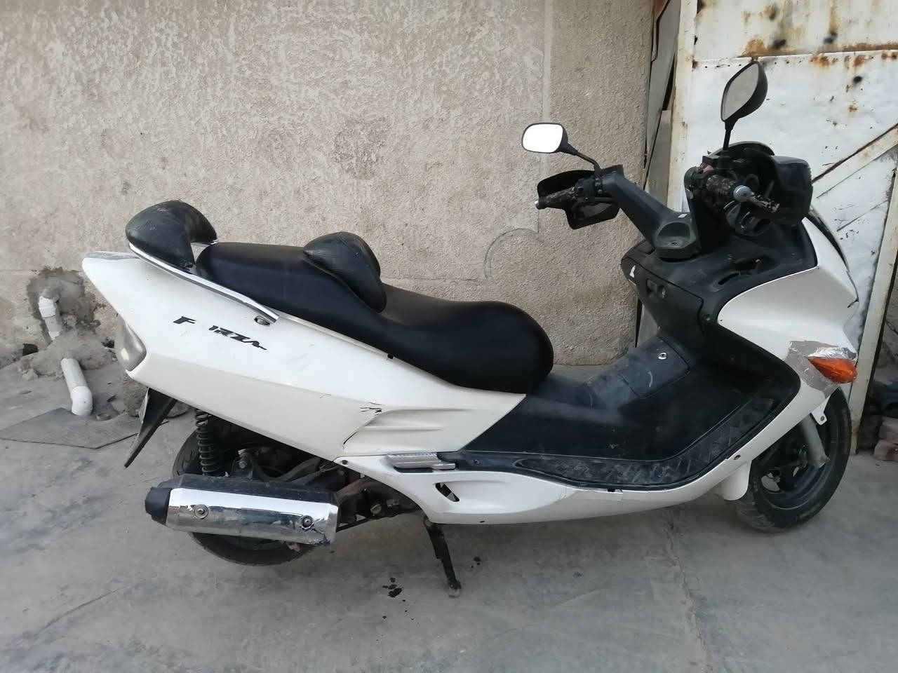 السلام عليكم شباب من رخصة الادمن المحترم دراجة فورزه ٠٦ كلشي شغال بيها بس يحتاجلها اتفيلس بسيط وتنظيف كابريتر والكفر بي ثلم ازغير موضح بل صور مكان بغداد الكرخ الدراجة نكره بكل وقت ٤٥٠ وبيها مجال ***********
