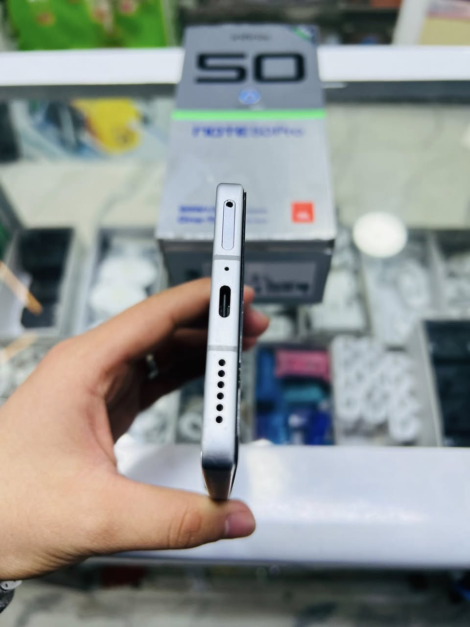 السلام عليكم للبيع جهاز انفنكس نوت50بروذاكره256الرام24شحن90واط جهاز حيل نضيف السعر 225الف مكتب حسين فون***********
