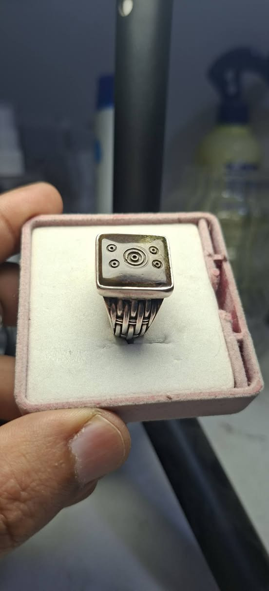 اللهم صل على محمد وآل محمد 
عباس اباد صفوي قديم ...

صياغه يدويه ...

قياس الخاتم ٢٣ 

للبيع والسعر خاص احبتي


**إذا كنت صاحب هذا الإعلان وتريد حذفه لأي سبب، رجاءا أرسل رسالة إلى الدعم الفني**