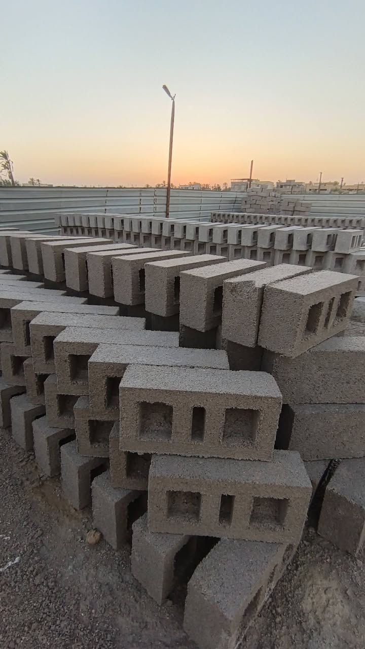 بلوك درجه اوله سعر ألف بلوكه 470الف واصل باب البيت  تشوفها بعينك     قضاء المدينه المويل  قرب قاعه ريماس *********** سيد مصطفى
