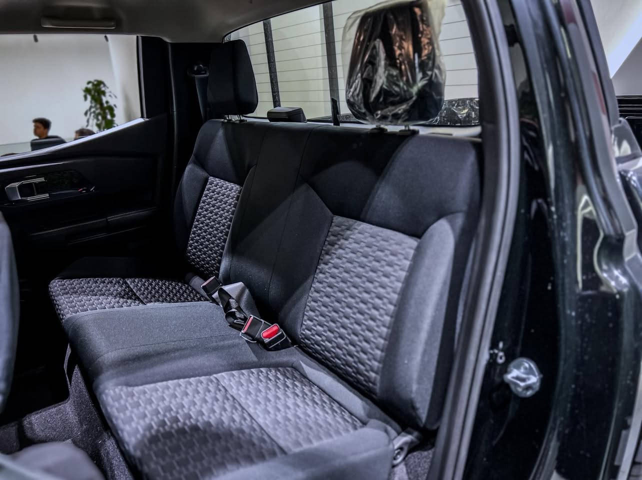 ⁨ ⁨ Mitsubishi-L200 2025 

- المحرك: 4 سلندر 
- سعة المحرك: 2.5Lلتر
‏4x4- 
- ناقل حركة اوتو 
- عجلات بحجم 18 بوصة
- تطعمات نيكل 
- شبكة أمامية اسود
- مقاعد قماش 
- كاميرة خلفية
- شاشة وسطية 
- تكييف مركزي
-مرايا شفت
- دبل اكسل

‎للاستفسار والتواصل مع قسم المبيعات 
‎ارجو الاتصال علي 
- Phone : *********** / WhatsApp 
- Phone : *********** / WhatsApp

‎بۆ پەیوەندی کردن بە بەشی فرۆشتن 
‎پەیوەندی به ژمارەی
- Phone : *********** / WhatsApp 
- Phone : *********** / WhatsApp⁩⁩⁩
