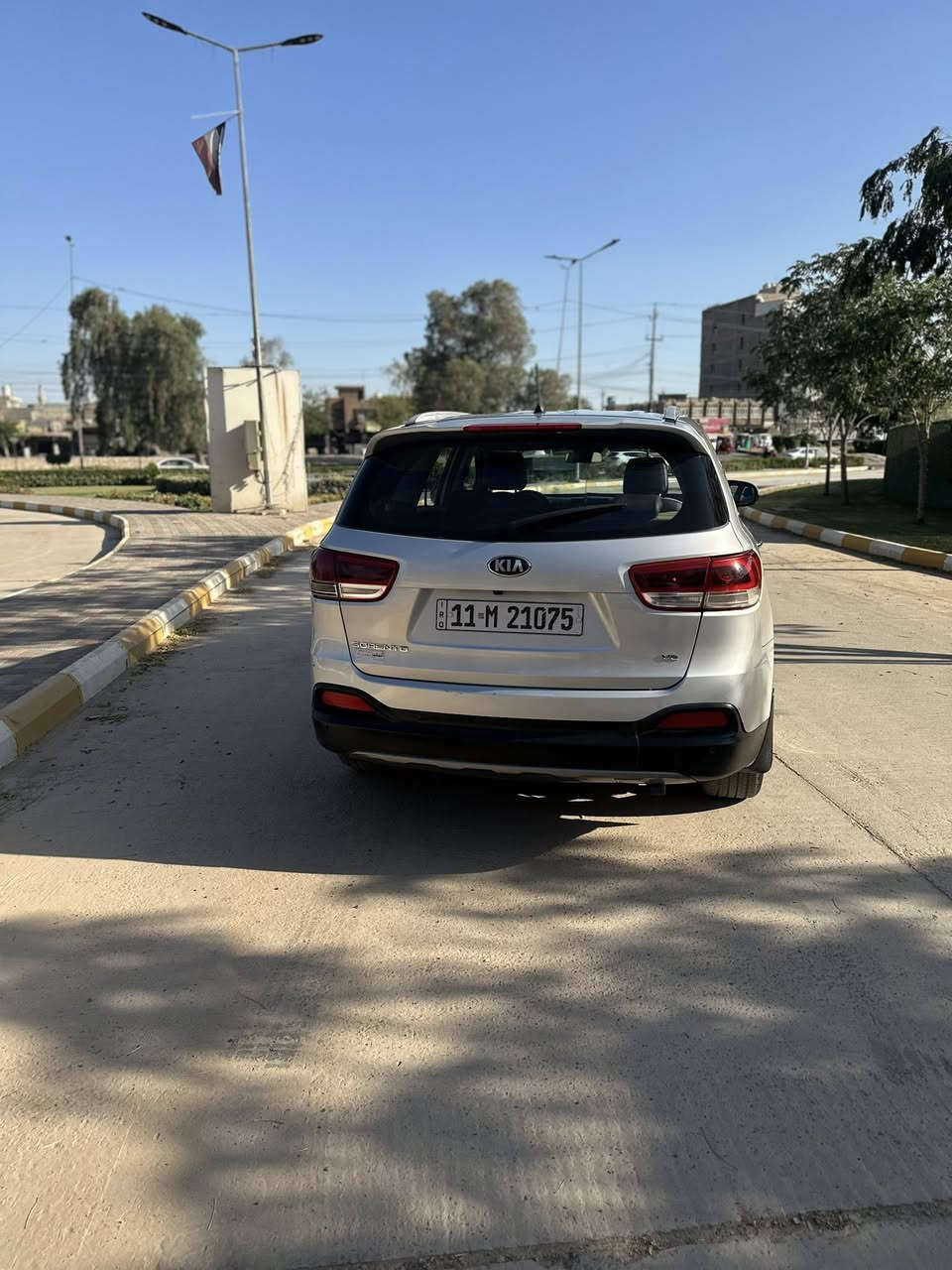 سلام عليكم سورنتو موديل 16 ماشيه 246 خليجي للبيع 6v حادثه بنيد   بيه ايرباك  وبيه ملاحضات مواصفاته   فول عده بنروما حساس امامي خلفي كشنات كهربائيه بصمه بوب 3 قطع تبريد مكاني بغداد دوره  رقمي ‭0774 424 6246‬ السعر 180 وبيه مجال
