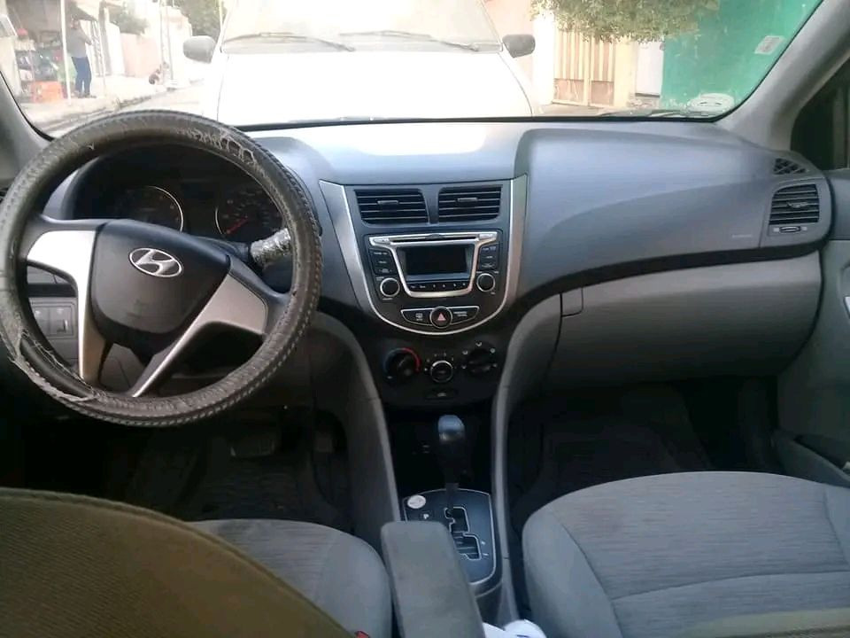 اكسنت ٢٠١٧ ضرر بيها بالباب بارد فقط موضح بالصورة ماشية ١٤٨ الف ميل رقم نينوى الماني بسمنا السعر ١١٠ للتواصل على الرقم 
***********
