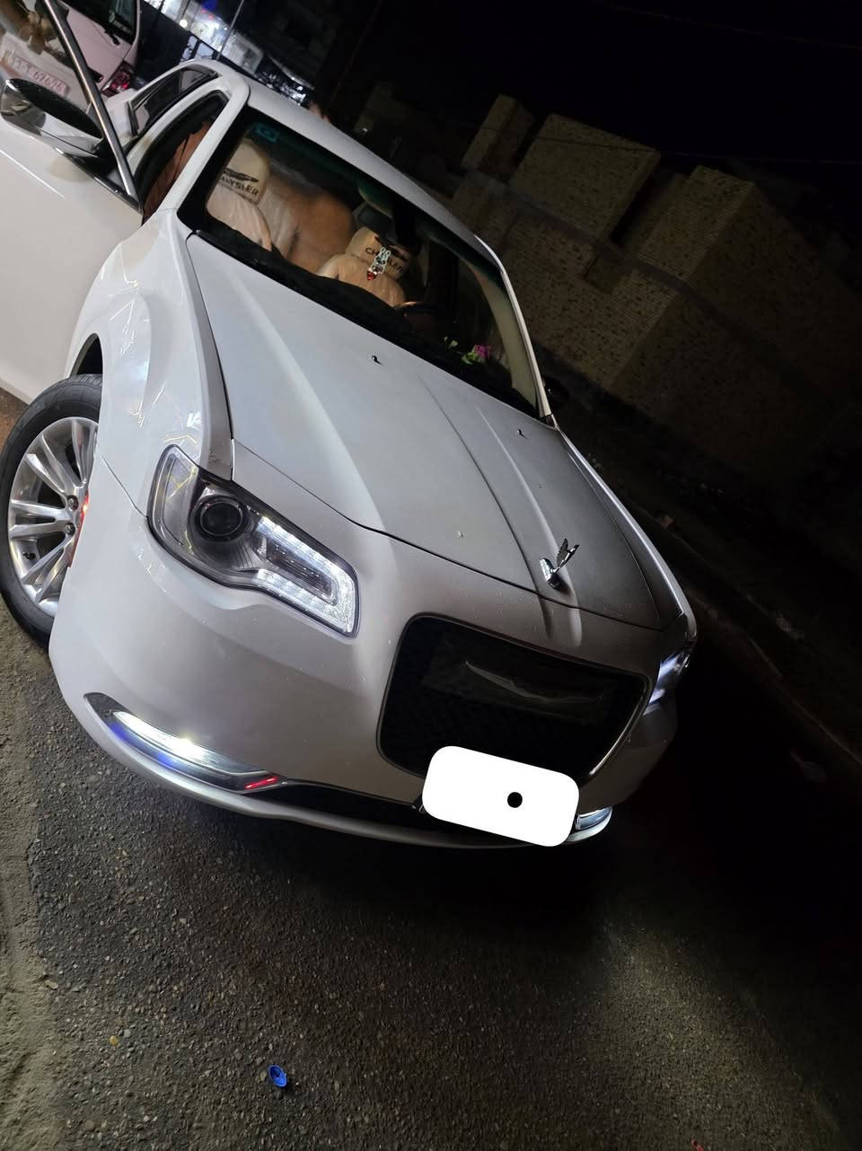 السلام عليكم ورحمة الله وبركاته.
للبيع فقط؟ أوباما كرايلسر C300
رقم بصرة مديل 2018أصل
لا معلاية ولا منصاية ولا مرمزة 
مشروع وطني السعر 250ورقه 
وارد أمريكي تو ويل محرك 3٫600
لون ابيض شاشة كبيرة عارضة
كاميرا خلفية بلادية دوارة. 
جميع التحكمات شغالة. 
بطارية أصيلة جديدة. 
ويل كب كروم أصلي. 
تخم تاير جديدابو الوردة. 
تدفئة تبريد أمامي خلفي. 
لايت زنون عالي وناصي. 
محرك كير أكسل حدادية كفالة. 
ماشية 90ألف كيلو متر تقريبأ. 
رقم بصرة والمكان بصرة قضاء المدينه. 
السعر 250ورقة وبيها مجال قليل. 
 ***********
..................................
