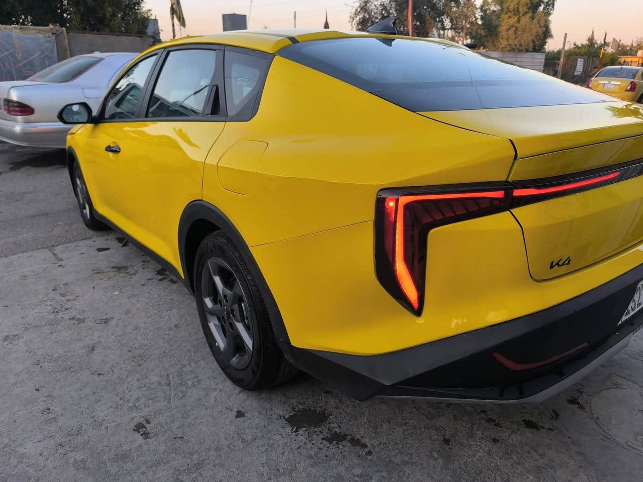بدون مراوس بيع فقط

الفورتي الشكل الجديد كلياً موديل

KAi K4  25 ( وارد امريكي ) . 

ماشية 12 الف  فقط . 

لون اصفر ليموني رقم خصوصي 😉

بغداد انكليزي بسمي  

كاملة مابيهة اي نقص دوشمة 

حادث بسيط بدون تبديل بدون فتح السيارة ليبل واحد

مواصفات ( محرك 2000 دوش سمارت ذكي . بصمة تشغيل وابواب وصندوك ، تشغيل عن بعد ، شاشة ايباد كبيرة ، كاميرا خلفية ، ويل كب ، سايد بريك دكمة ، لد نهاري شمسي ، لايت 3 عدسات زنون بلادي ، بك لايت لد ، رادارات 360 ومانع توقف ، نقاط عمياء ، كروس سرعة ، مانع انزلاق ، تحديد مسار ، اوتو هولد ، نظامين قيادة ، وباقي مواصفات LX . المعروفة ) . حجر بشرط بلادي 

اي استفسار تفضل خاص وتدلل ارسل رقم 1 يصل سعر 

 وتفاصيل 
السعر ١٦٨ 
وسعر كلش مناسب 
***********
الاتصال على رقم بغداد, العراق
