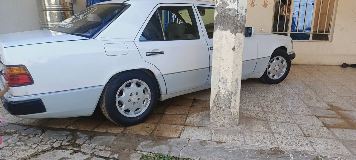 سلام عليكم مارسيدس دب موديل 92رقم سليمانيه شرط التحويل محرك وكير بطه 3000 سياره تبريد تخم تاير فتحه  سياره مال جناي مامتعوبه السعر 72وبيهه مجال العنوان ديالى المقداديه ***********
