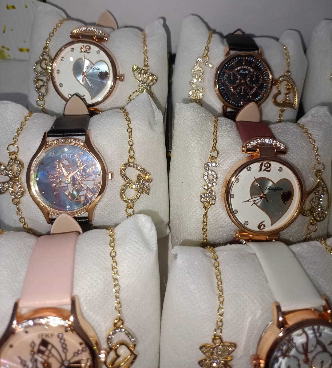 تخفيييضااات 🔥🔥🔥 
ساعة نسائية و 2براسلي و علبة 🎁
متوفر بزاف ليموديل


**إذا كنت صاحب هذا الإعلان وتريد حذفه لأي سبب، رجاءا أرسل رسالة إلى الدعم الفني**