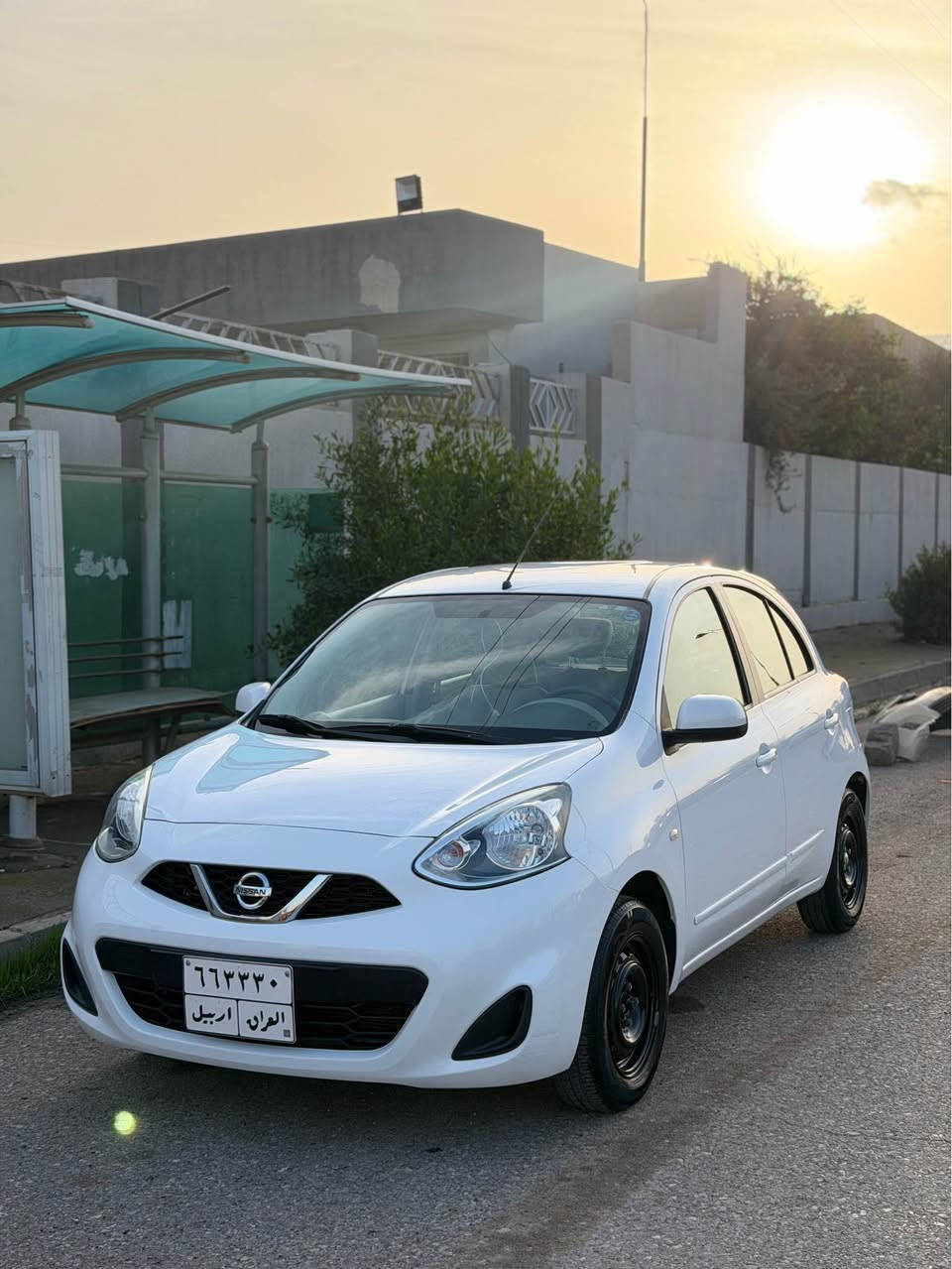 نیسان میکرا ٢٠٢٠ 
بێ سبوغ و بێ ساردە کوت بێ تەزرە هیچ هیچی نیە 
فحس و هەزەو سەنەوی نوێیە 
تەنها ٤٠ هەزار رۆیە زۆر زۆر خاوێنە شوخت و خۆپیشی نیە 
کەپ و ئەشیای نەبەستراوە بیلادی 
***********
*********** أربيل, العراق
