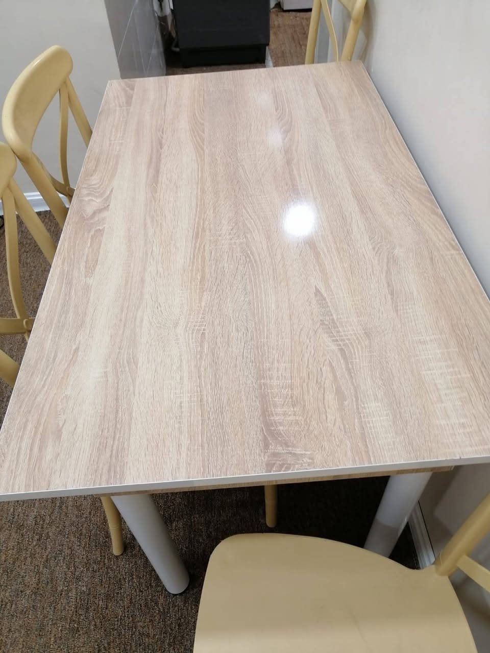 ميز طعام نظيف جدا ابعادة 70*120
السطح خشب والكراسي عظم عاج الميز مرتب سعره 130 بي شوي مجال مكاني ابي الخصيب مجيبرة 
*********** واتساب
