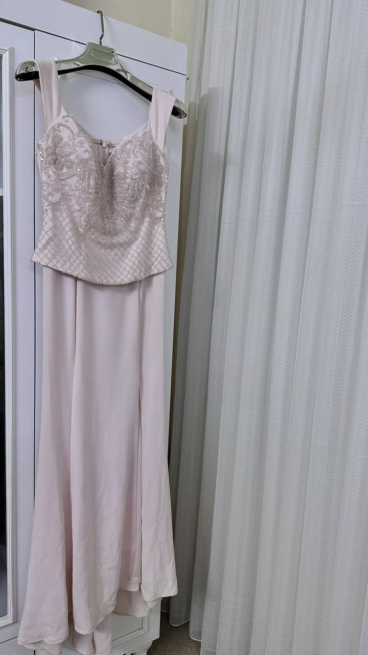 اللي تريد واحد من هذني الفساتين تدخلي خاص انطيها قياسه وسعره


**إذا كنت صاحب هذا الإعلان وتريد حذفه لأي سبب، رجاءا أرسل رسالة إلى الدعم الفني**