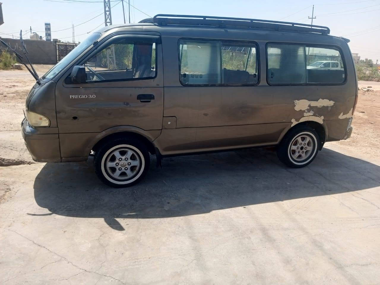 السلام عليكم بريجو موديل 2000 مصفره هيئه وخرامات سنويه لل 29 رقم بغداد بسمي محرك 3000مكفول كير اكسن كهربائيات كلهه كفاله ***********
