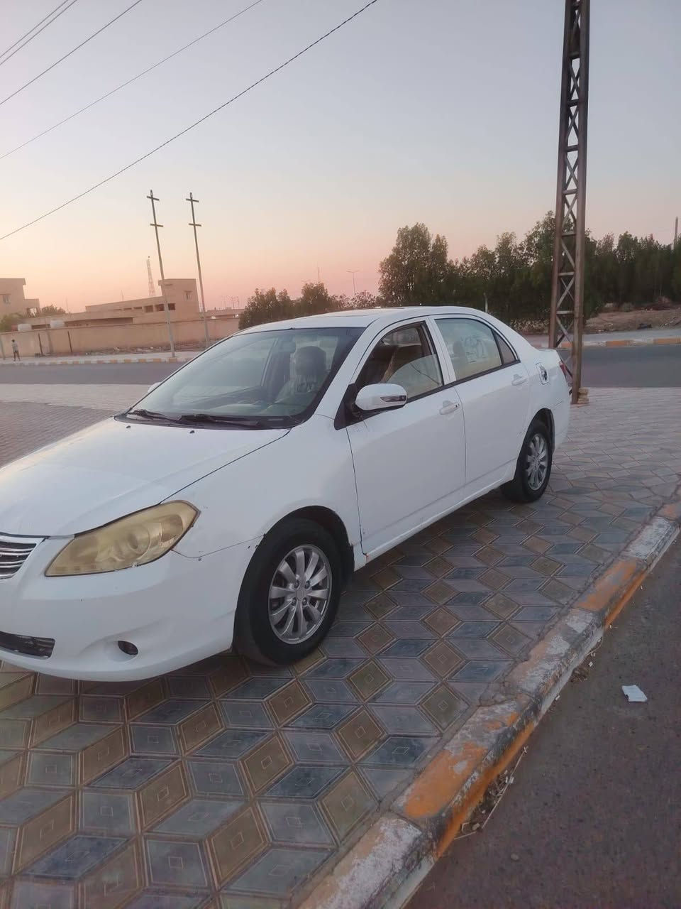 السلام عليكم بي وأيدي  موديل 2013مكينه كير مكفولات تبريد ثلج تخم تاير جديد خطين  غاز بانزين اوته ماتيك ابلاديه سياره جاهزه شغل وطلع وين ماتريد السعر 33 مراوس شنو عندك اراوس  المكان العماره تصال *********** رقم اسيه بي واتساب ***********
